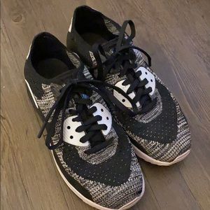 Nike sneakers Black and White Air Max 7.5